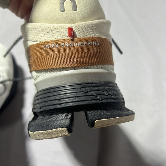 On running cloudnova white pecan M8 - Picture 10 of 12